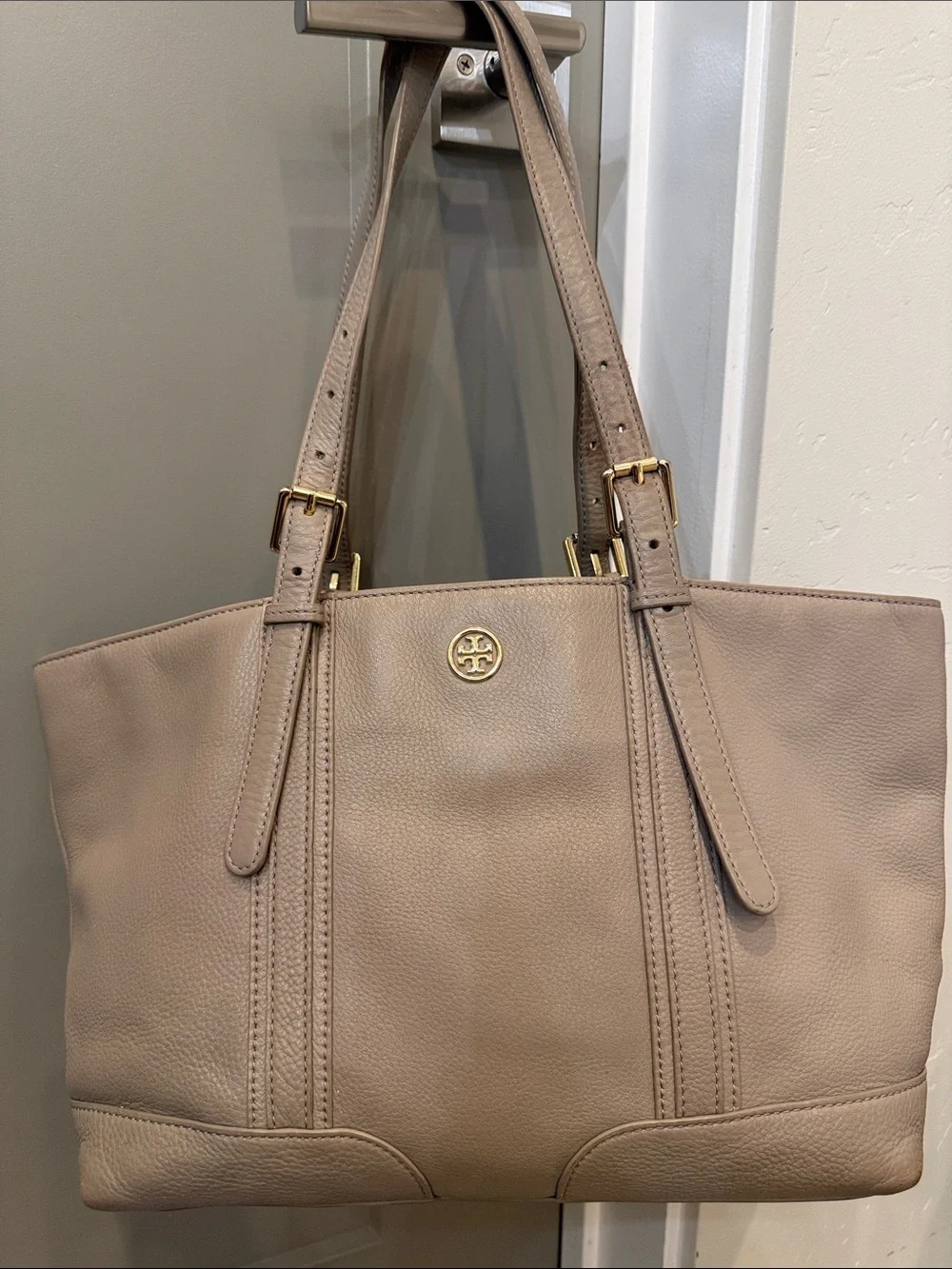 Tory Burch Landon Pebbled Leather Tote Bag in Taupe